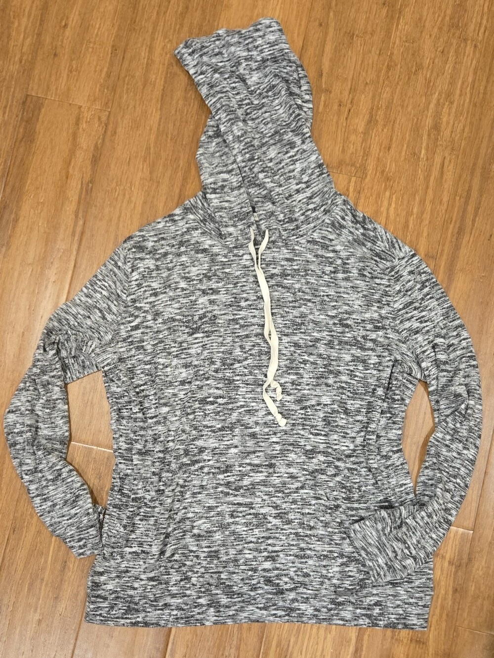 Express Lightweight Hoodie With Front Pockets Size Medium